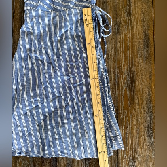 Francesca’s Harper Heritage Blue/White Striped Flutter Sleeve Wrap Dress Size XS - Picture 5 of 9